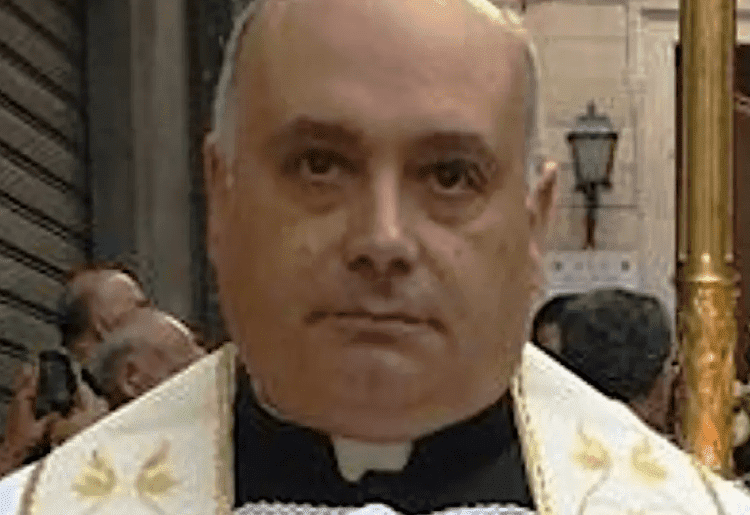 Ex sacerdote condannato in via definitiva per violenza sessuale arrestato a Lentini