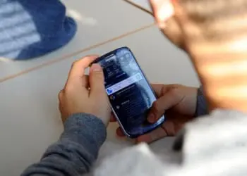 Chat control: la proposta europea per spiare i messaggi e stanare i pedofili