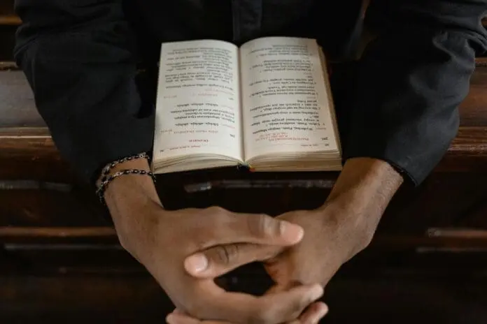 Abuso sessuale su una parrocchiana minorenne: sacerdote di Cuneo patteggia 1 anno e 8 mesi 2 Alcamo e il segreto di Pulcinella, tutti sapevano chi era il prete sospeso