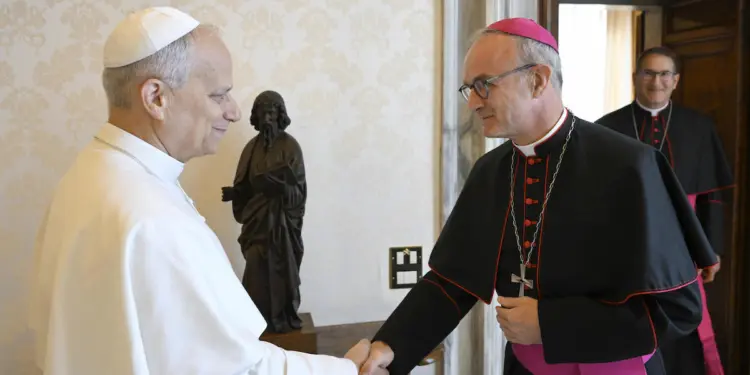 Papa Leone ha ricevuto in udienza mons. Thibault Verny, presidente della Pontificia Commissione per la tutela dei minori, con mons. Luis Manuel AlÌ Herrera, segretario, Citt‡ del Vaticano 12 settembre 2025 // An handout image provided by Vatican Media shows Pope Leo XIV and  Archbishop Thibault Verny, president of the Pontifical Commission for the Protection of Minors, and Archbishop Luis Manuel AlÌ Herrera, secretary, during an audience in Vatican City, 12 September 2025.  ANSA/VATICAN MEDIA ++HO - NO SALES EDITORIAL USE ONLY++ NPK