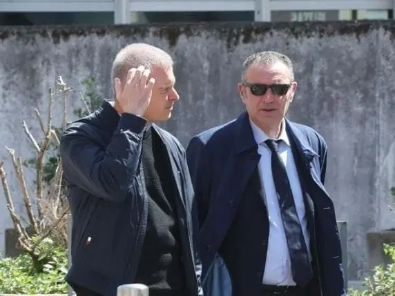 Don Panigara, le accuse di pedofilia salgono a sette: sono ragazzi tra 11 e 13 anni, l’ultima molestia sarebbe avvenuta in un sacco a pelo