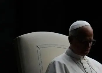 Un rapporto del Vaticano afferma che le vittime di abusi sessuali da parte del clero hanno bisogno di riparazioni e sanzioni concrete per guarire
