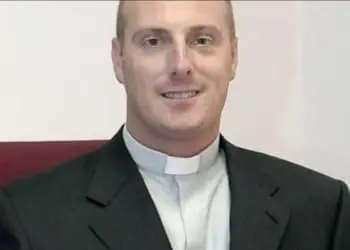 Don Samuele Marelli, accusato di violenze sessuali su 4 ragazzi: “Ho esagerato sul tema nudità, ma nego gli abusi”