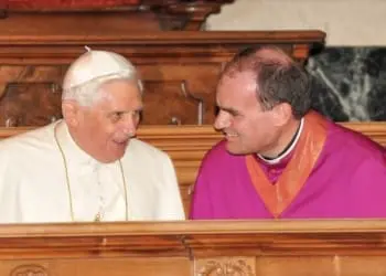 Bocciata la mozione per chiedere le dimissioni del vescovo Muser