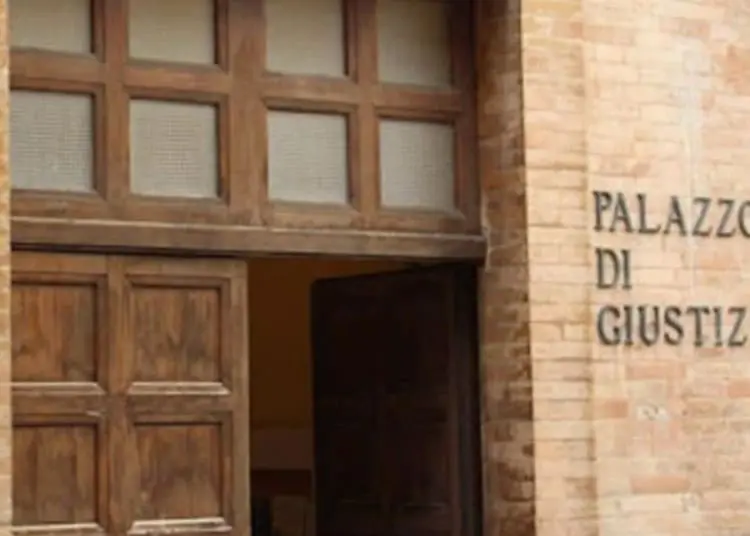 Sant’Angelo in Vado, sacerdote accusato di molestie sessuali su una 14enne