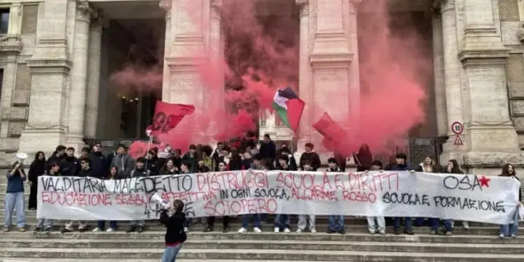 Nove giovani su dieci chiedono l’educazione sessuale a scuola
