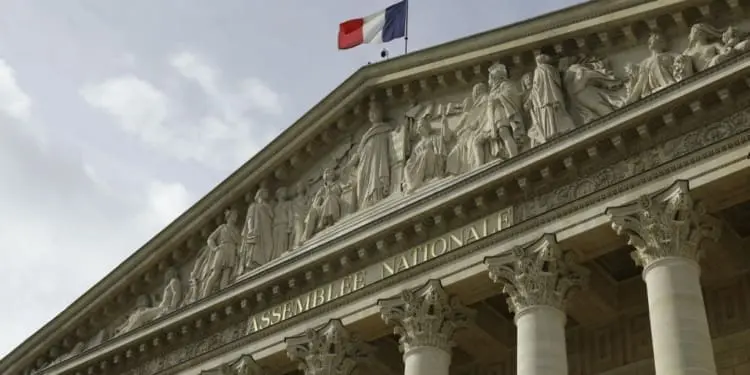 Le scuole cattoliche sotto i riflettori mentre il rapporto sugli abusi francesi alimenta il dibattito sulla supervisione statale