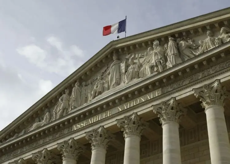 Le scuole cattoliche sotto i riflettori mentre il rapporto sugli abusi francesi alimenta il dibattito sulla supervisione statale