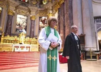 Scandalo abusi scuote la Chiesa Anglicana, la neo arcivescovo Mullally sotto accusa