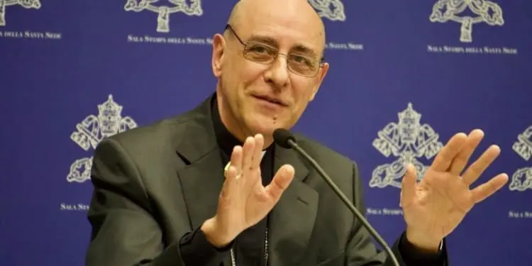 ULTIMA ORA: Scoperti altri libri “erotici” del cardinale Fernández, nascosti dal Vaticano