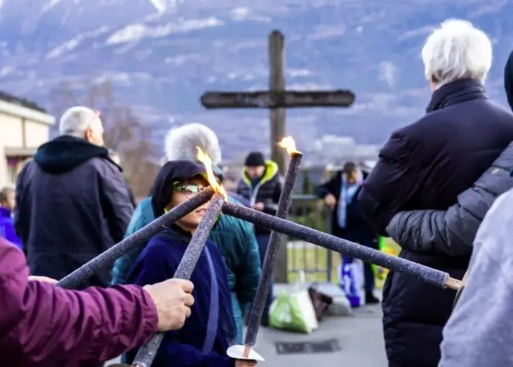 Marcia a Fully contro l’omertà sugli abusi sessuali nella diocesi di Sion 2 Marcia a Fully contro l’omertà sugli abusi sessuali nella diocesi di Sion