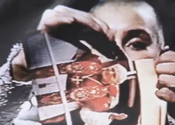 Sinéad O’Connor, crocifissa per aver detto la verità