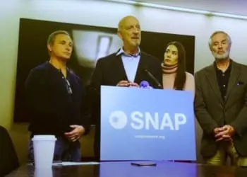 Papa Leone ha aiutato a proteggere il clero accusato di abusi in Perù, affermano i sopravvissuti agli abusi