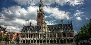 Pedofilia, perquisita sede Chiesa belga La polizia a casa del cardinale Danneels