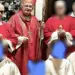 Sacerdote pedofilo in processione coi bambini: è scontro sul ritorno di don Mottola, condannato per abusi su minore