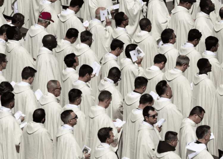 Abusi in convento a Oristano a fine anni ’80, condannato perde i voti da prete