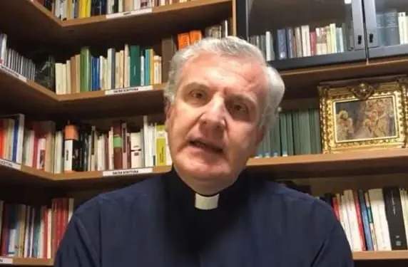 Il prete e l’amante: tentò di rapinarla e la colpì con un lingotto. Ieri il patteggiamento a un anno e quattro mesi