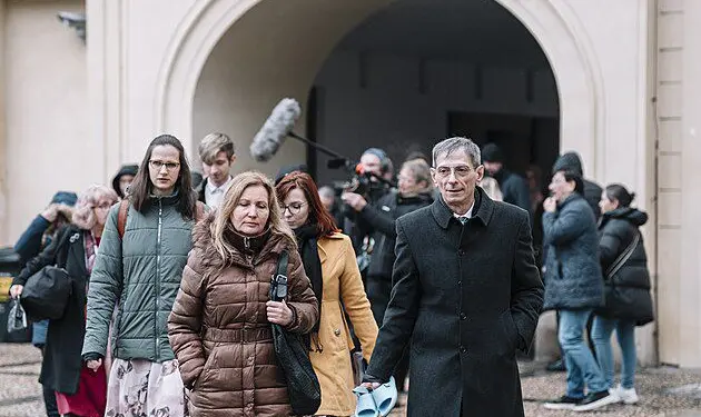 Praga – Sopravvissuti agli abusi sessuali del clero incontrano il presidente della Repubblica Ceca Petr Pavel