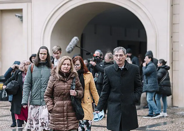 Praga – Sopravvissuti agli abusi sessuali del clero incontrano il presidente della Repubblica Ceca Petr Pavel