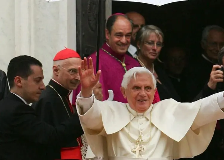 5. CON BENEDETTO XVI LE COSE NON CAMBIARONO MOLTO: DUE CASI IN COLOMBIA E ITALIA