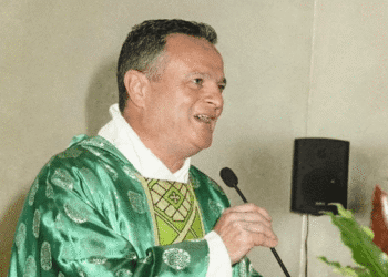 Pedofilia e denaro, don Marino tuona: «Dio non archivia»