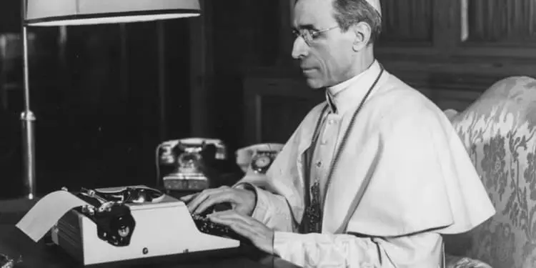 1. IL VATICANO, NEL 1938 PRIMA DELL’ARRIVO DEI NAZISTI: BRUCIA TUTTO