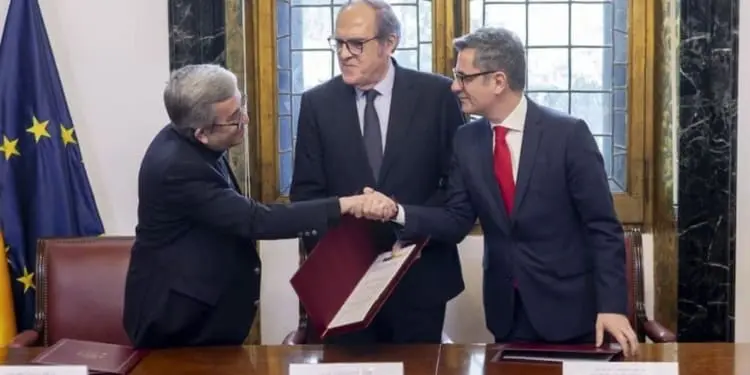 Firma dell’accordo: La Chiesa in Spagna accetta il sistema di riparazione supervisionato dallo Stato per le vittime di abusi