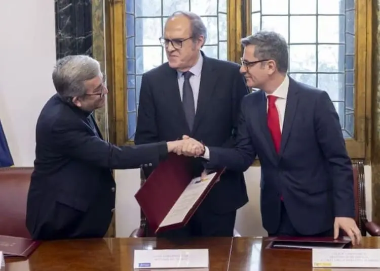 Firma dell’accordo: La Chiesa in Spagna accetta il sistema di riparazione supervisionato dallo Stato per le vittime di abusi