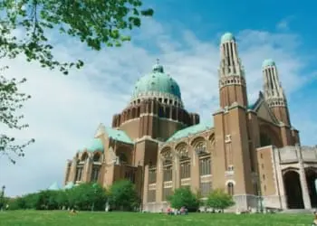 Belgio: abusi nella Chiesa, versati nove milioni di euro alle vittime. Mons. Terlinden (Bruxelles), “abbiamo fallito in passato ma oggi è tolleranza zero”