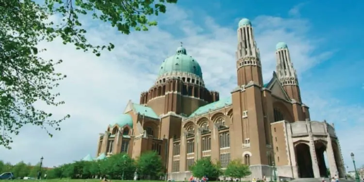 Belgio: abusi nella Chiesa, versati nove milioni di euro alle vittime. Mons. Terlinden (Bruxelles), “abbiamo fallito in passato ma oggi è tolleranza zero”