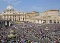 piazza san pietro angelus folla