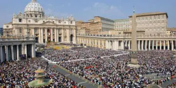 piazza san pietro angelus folla