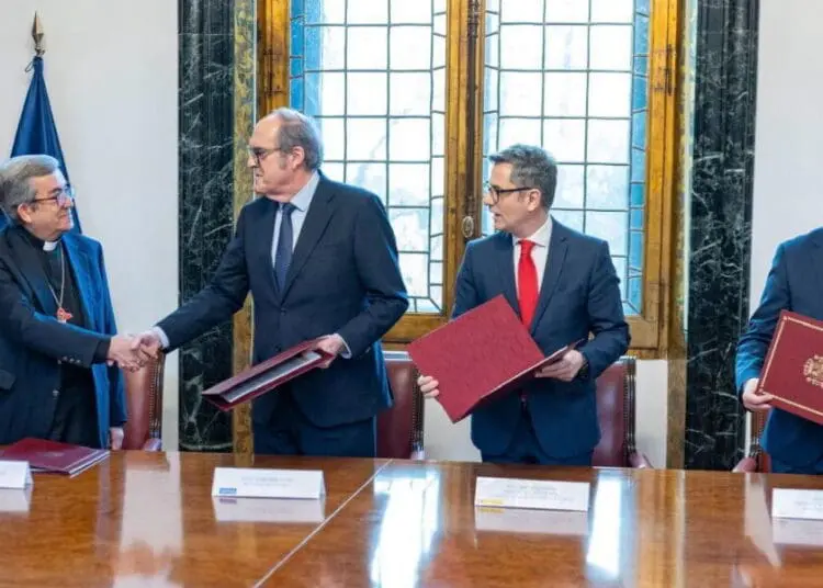 Firma Protocolo reparacion vicitmas abusos Iglesia 2 1108x600