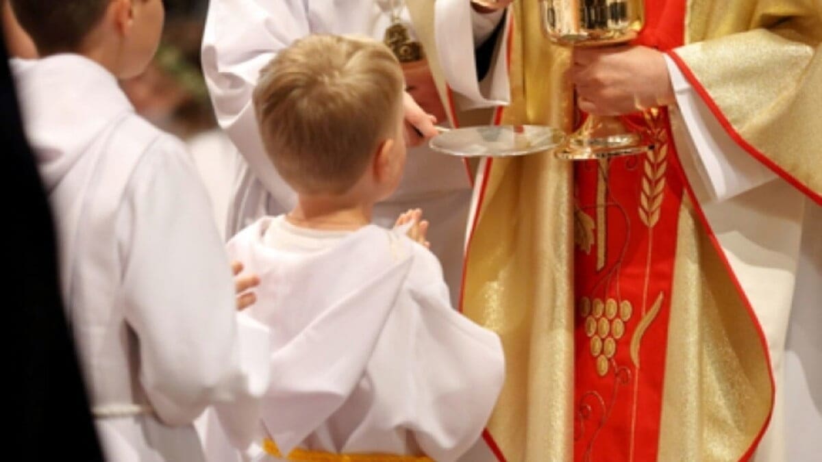 holy communion kids shutter 1280x720 1