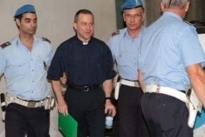 Don Luciano Massaferro esce dal tribunale H100719175110 313 U150285319530V5G 280x261 U1801311316202zBE 190x125 300x200 1