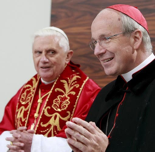 Pope Benedict XVI (L) and and Cardinal Christoph Schoenborn during a mass at the in Vienna, Austria, 07 September 2007. The German-born pontiff arrived for a three-day visit to Austria earlier in the day. EPA/ROBERT JAEGER +++(c) dpa - Bildfunk+++