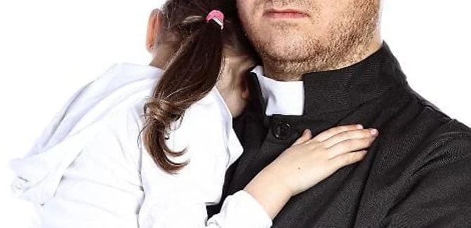 prete pedofilo