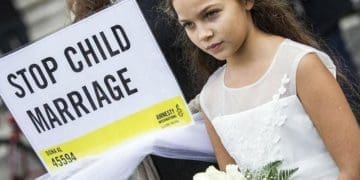 sposa bambina kVUD U11012854732207fF 1024x576@LaStampa.it