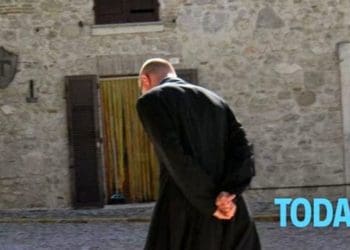 prete cammina 2