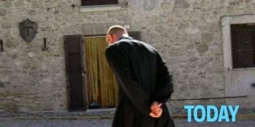 prete cammina 2