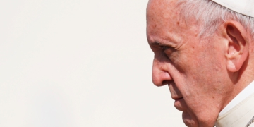 1512554033 papa francesco scaled 1