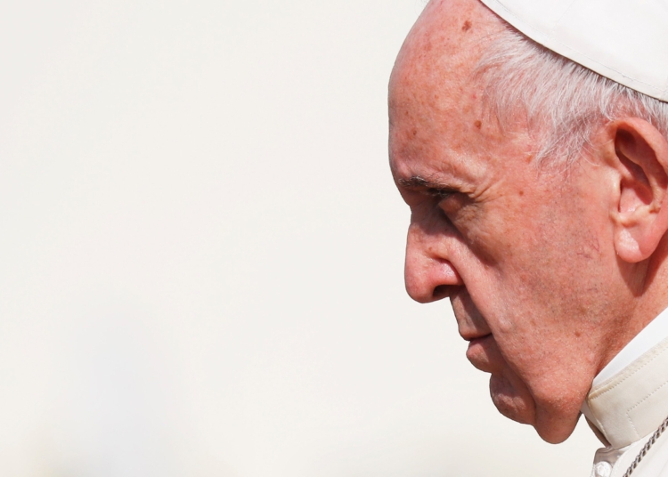 1512554033 papa francesco scaled 1