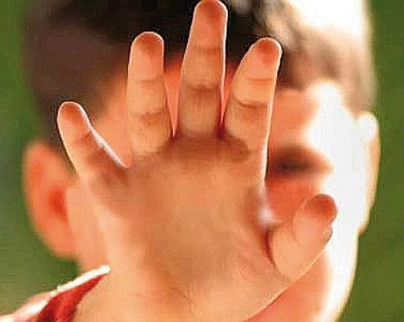 DIEGO E LE VISITE DI DON SILVERIO 3 Violenza Bambini Generica