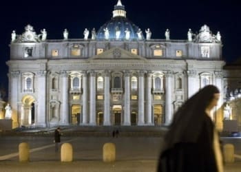 A Roman Catholic nuns strolls past Saint Peter's Basilica at the Vatican February 9, 2009. Eluana Englaro, the 38-year-old comatose woman at the centre of an Italian right-to-die case, died on Monday night despite efforts by Prime Minister Silvio Berlusconi to order doctors to feed her, the clinic said. The case led to a constitutional crisis pitting Berlusconi against the head of state and provoked a debate about whether the Vatican, by siding openly with Berlusconi, was unduly interfering.  REUTERS/Chris Helgren        (VATICAN)