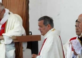 1516380900023 1516380936.jpg il papa difende barros il vescovo accusato di omerta sui casi di pedofilia