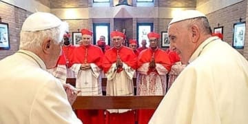ratzinger bergoglio 675 675x275 1