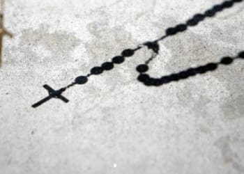 Decenni di abusi sessuali insabbiati