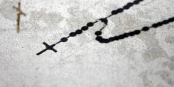 Decenni di abusi sessuali insabbiati