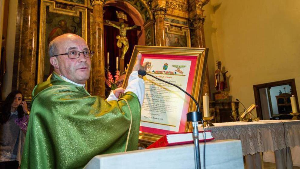 3979580 1918 sacerdote sospeso