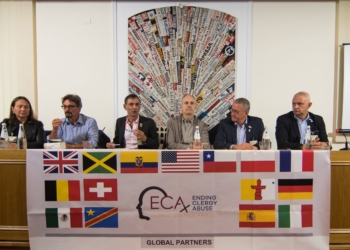 Rome, Italy. 2nd October, 2018.  Lieve Halsberghe from Belgium, member of ECA Global, lawyer Mario Caligiuri, Francesco Zanardi from Italy, president of Rete L'ABUSO, Matthias Katsch from Germany, member of ECA Global, and Marek Lisinski from Poland, member of ECA Global pose during the press conference of Rete L'ABUSO and ECA Global about the Italian situation of sexual abuse by clergy at the headquarter of the foreign press on 2 October 2018, in Rome, Italy. © Simone Padovani / Awakening / Alamy Live News